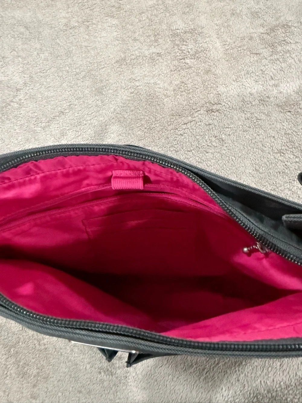 Baggalini crossbody in great condition - Picture 3 of 6